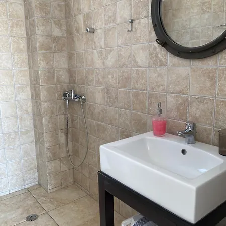 Vegera House, * دونوسا